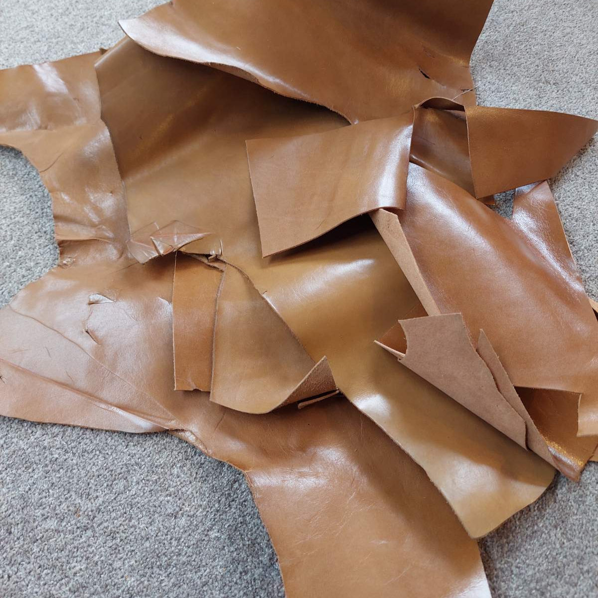 Box of Tan Leather Pieces - 1.0kg