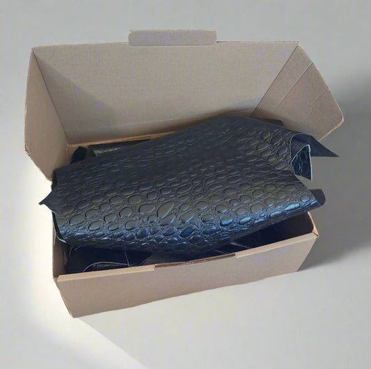 Box Black Textured Leather Pieces - 1.5 kg