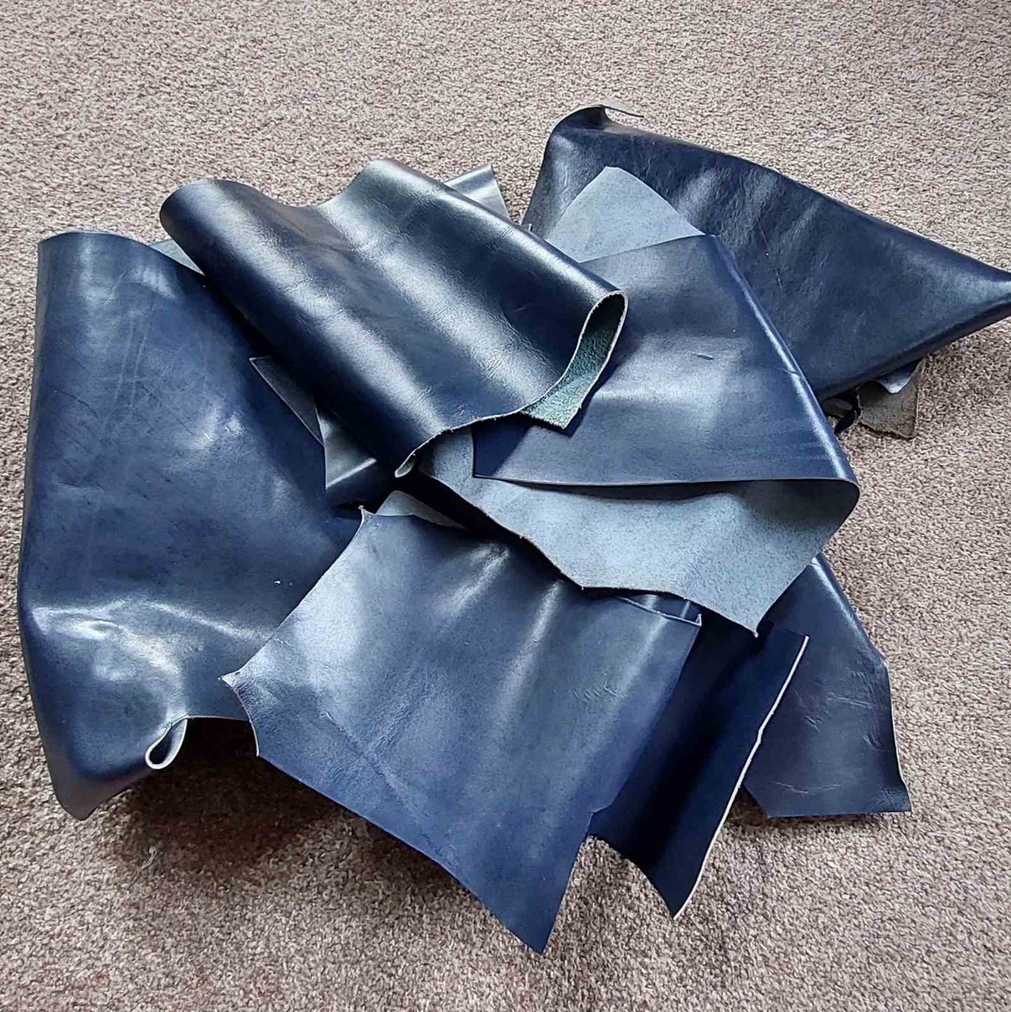 Box Navy Leather Pieces - 1.5 kg