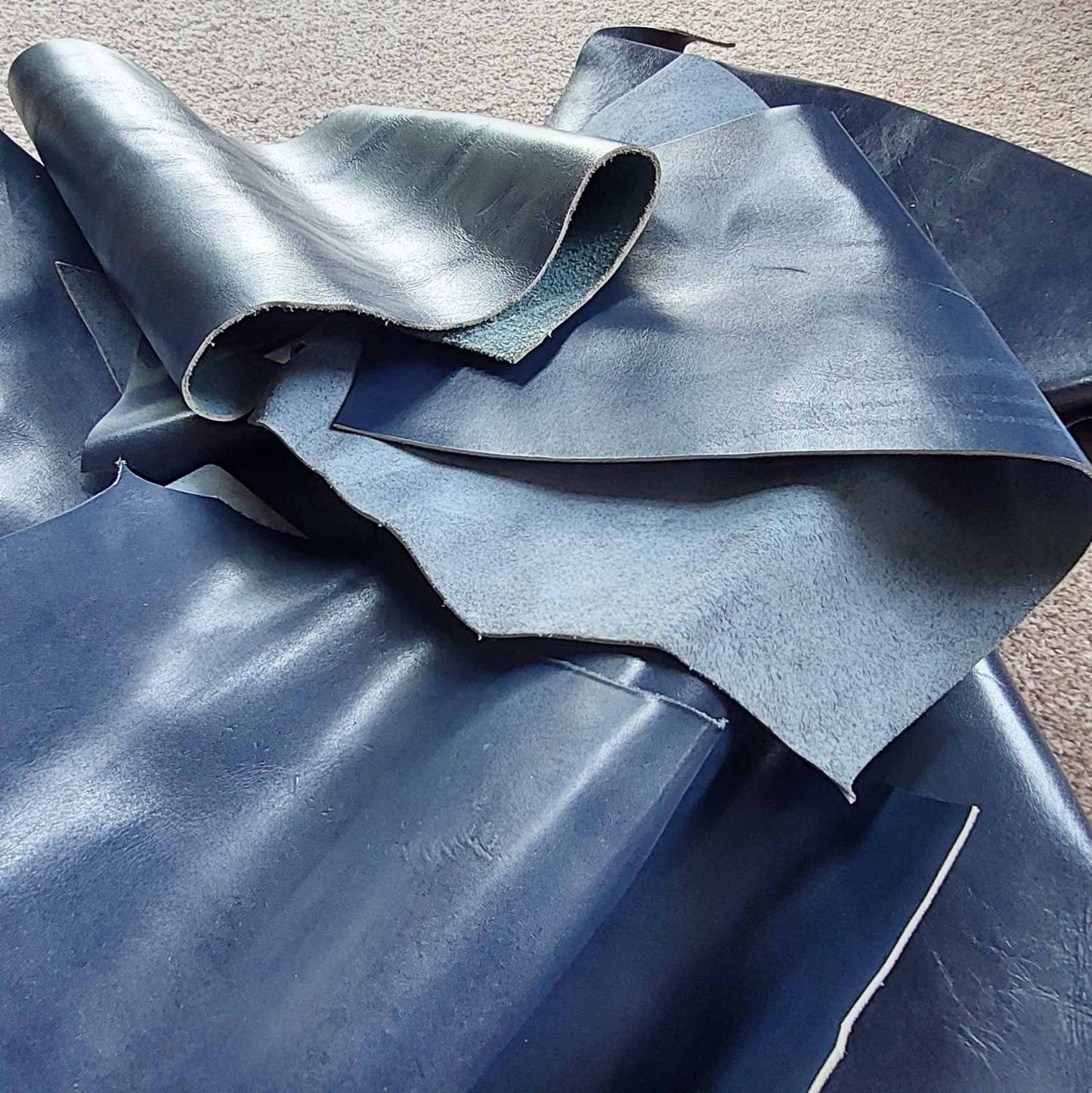Box Navy Leather Pieces - 1.5 kg