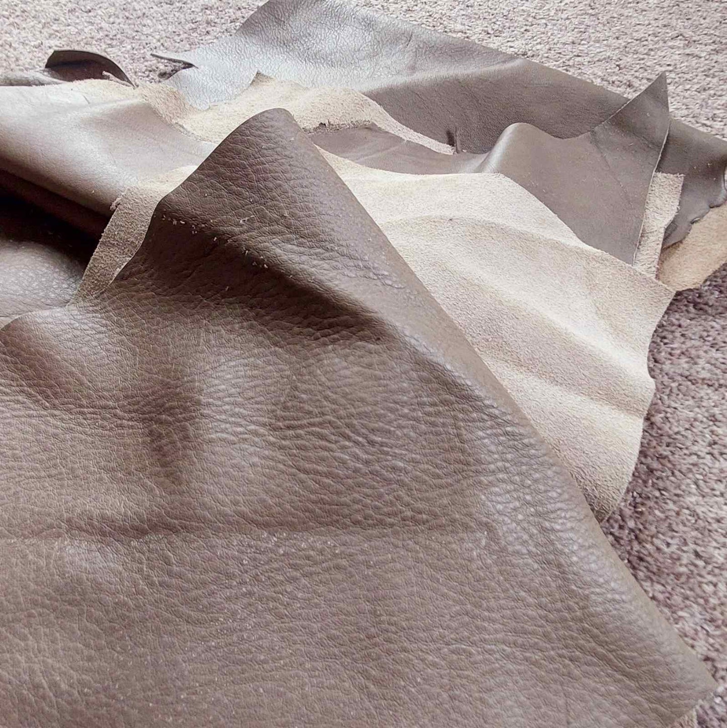 Box Taupe Leather Pieces - 1.5 kg
