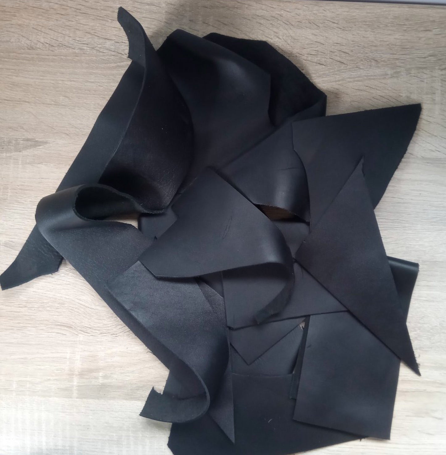 500g of 2mm Leather Pieces - Black or Brown
