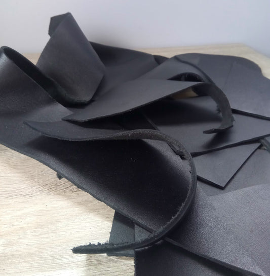 500g of 2mm Leather Pieces - Black or Brown